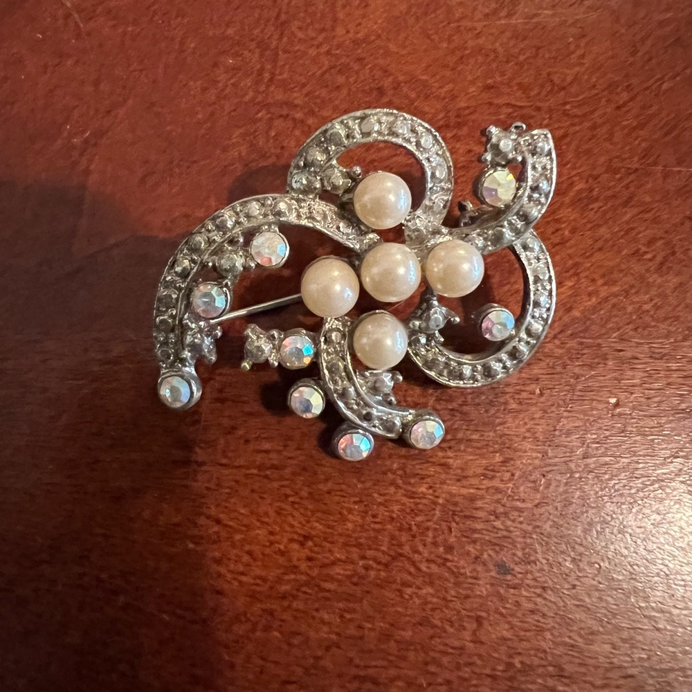 Elegant Silver and Pearl Brooch